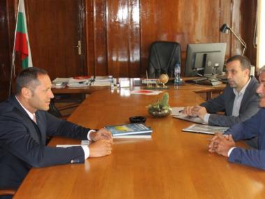 Гърция е в топ 3 по размер на преките инвестиции в България