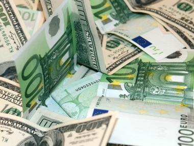 Еврото продължава да расте спрямо долара