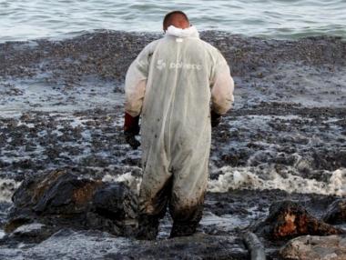 Гърция все още страда от последиците от петролния разлив