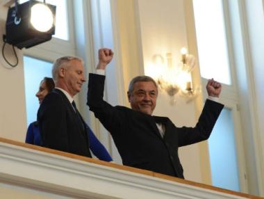 Валери Симеонов прави цирк в парламента пред унгарска делегация