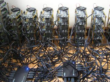 Китайци масово разпродават оборудването си за добив на bitcoin
