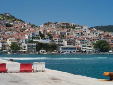 Почивката в Гърция поскъпва от догодина заради нов данък