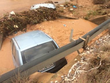 Жертвите на наводненията в Гърция вече са 15