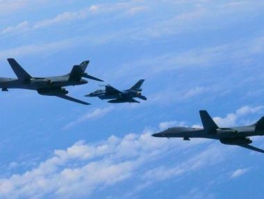 Бомбардировачи на САЩ удариха край границата на Северна Корея