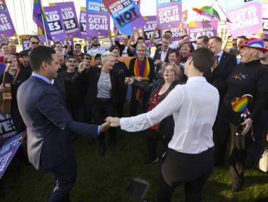 Австралия узакони еднополовите бракове