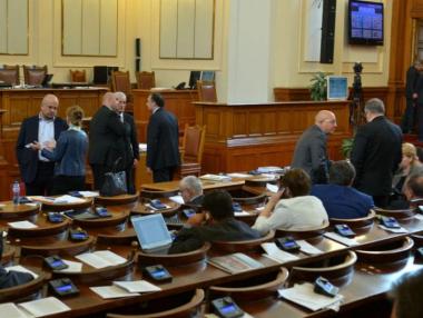 НС ще работи извънредно до премахване на лекарствения мораториум