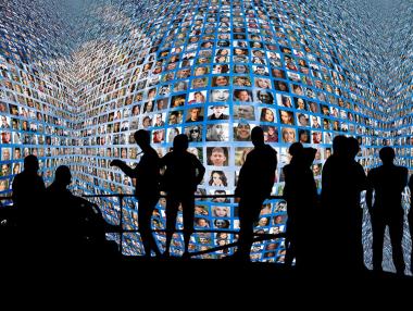 Огромни глоби грозят социалните мрежи в Германия от тази година