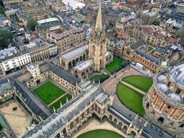 Рекорден брой граждани извън ЕС искат да учат във Великобритания