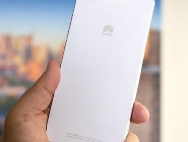 Новият Huawei P20 е визуално повлиян от iPhone X, показват снимки