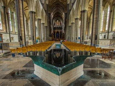 Църквата в Англия ще приема безкешови разплащания