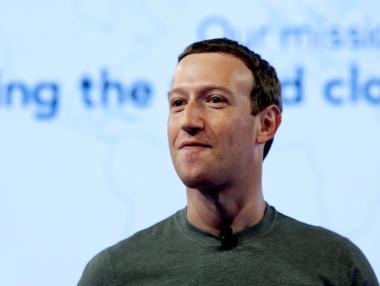 Facebook тайно е трила съобщенията на Зукърбърг до потребители