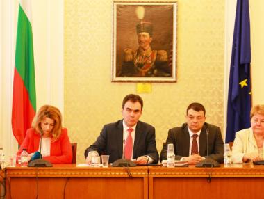 Комисията за ЧЕЗ ще продължи да работи до 8 май