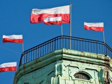 Полските депутати одобриха 20% намаление на заплатите си