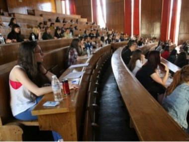 Държавата ще финансира обучението на 45 781 студенти догодина