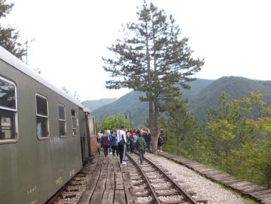 С „Носталгия” по релсите на Шарганската осмица