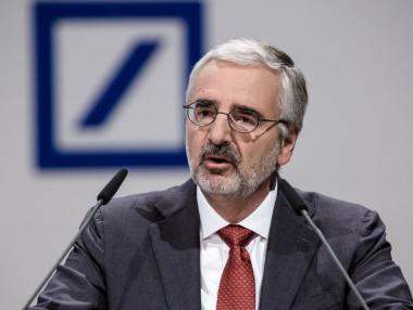 Deutsche Bank обсъжда с инвеститори възможно сливане с Commerzbank