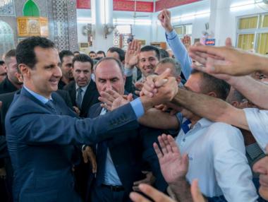 Башар Асад се появи на публична молитва