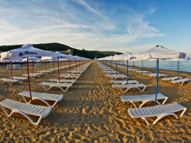 Държавата откри нарушения при 32 обекта на плажа в Слънчев бряг