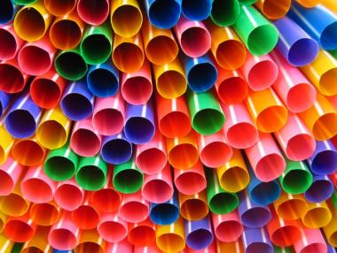 McDonald’s започва да се отказва от пластмасовите сламки