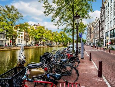 Холандия ще плаща на гражданите си да ходят с колело на работа