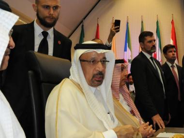 ОПЕК постигна споразумение да вдигне добива на петрол