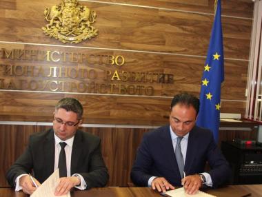 Нанков подписа с 5 китайски корпорации за големите пътни проекти в България