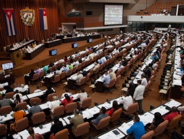 Кубинският парламент одобри ново правителство и вече обсъжда нова конституция