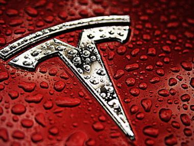 Tesla разпродаде за ден сърфове на цена от $1500