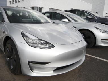 Tesla ще отвори кода за сигурност на колите си