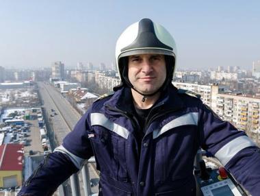 Министърът на вътрешните работи пусна обява за пожарникари във Facebook