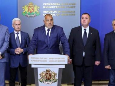 Съветът на коалицията решава за трите министерски оставки