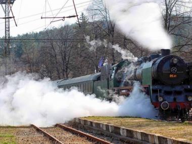 БДЖ пуска атракционни влакове с парни локомотиви за 130-ата си годишнина