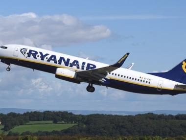 Ryanair очаква по-малка печалба заради стачките и цените на горивата