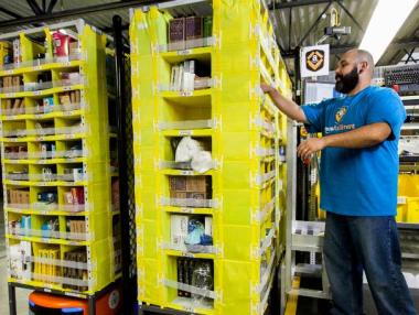 Amazon вдигна на $15 почасовата надница за всичките си служители в САЩ