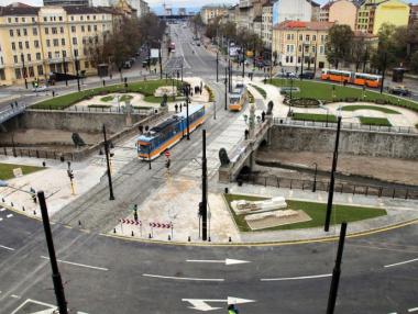 Тунелът под „Лъвов мост“ се наводни, движението е ограничено