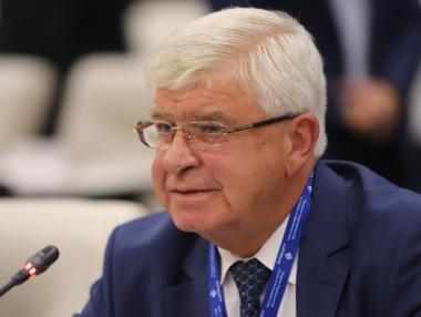 Закриват Фонда за лечение на деца в чужбина
