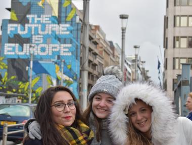 ЕК в България търси доброволци за своя младежки екип