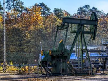 Цената на петрола тръгна нагоре след вчерашния срив