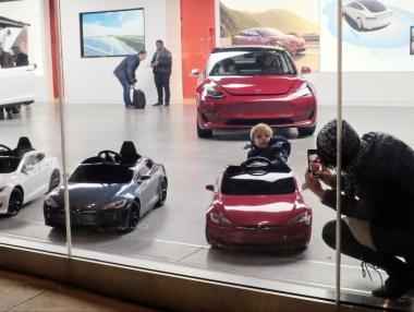 Някои коли на Tesla ще станат по-евтини в Китай