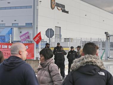 Стотици служители на Amazon в Германия и Испания спряха работа на „Черния петък“