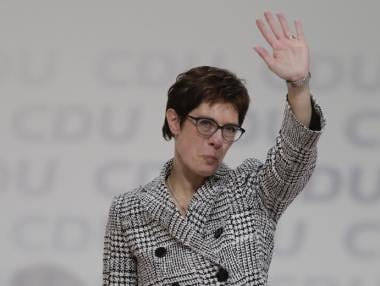 Анегрет Крамп-Каренбауер официално заема поста на Меркел