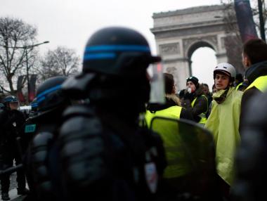 „Жълтите жилетки“ протестират във Франция за осма поредна седмица