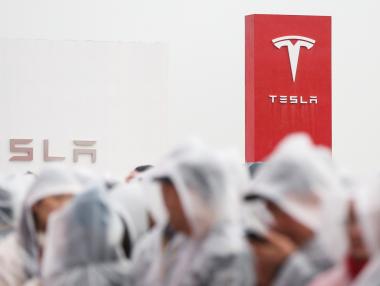 Tesla съкращава 7% от персонала си